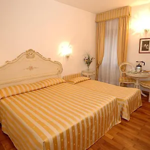 https://locanda-casa-sul-molo.hotelslidodijesolo.com